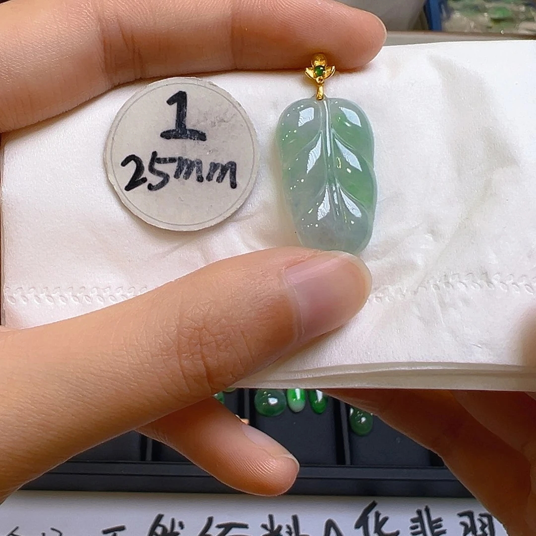 翡翠颈饰18K金镶嵌翡翠