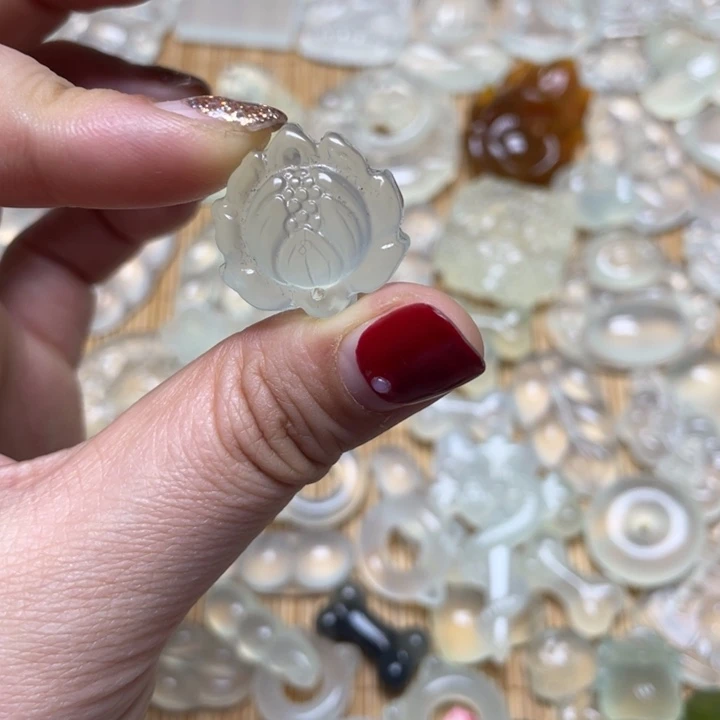 蛇纹石玉颈饰未镶嵌争***送