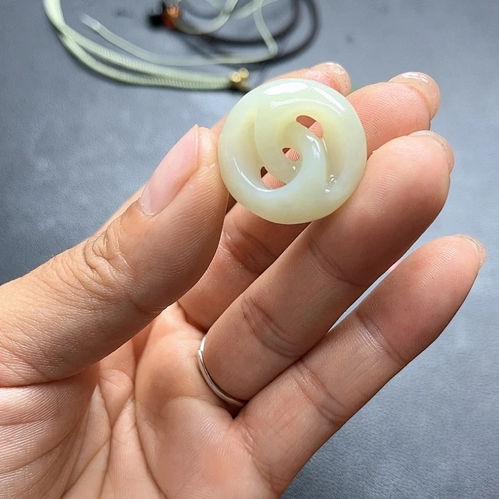 【闪购商品】颈饰未镶嵌和田玉