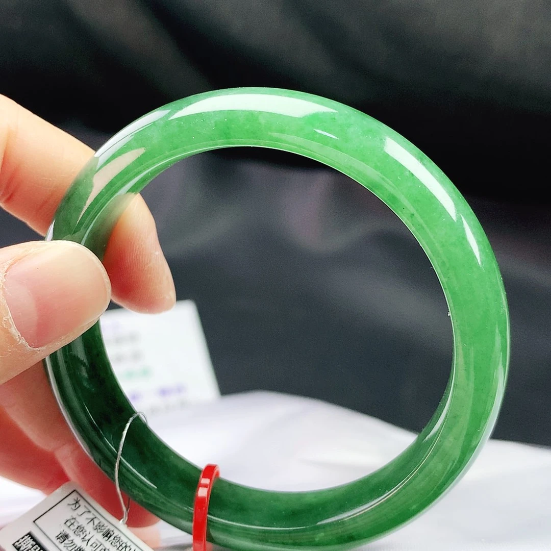 翡翠手镯未镶嵌56圈