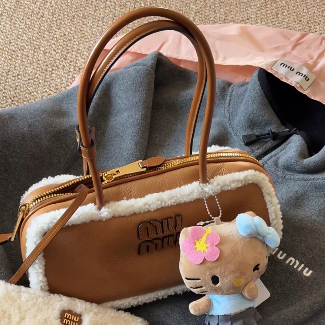 95新 MIU MIU/缪缪 Lumi包展-新款羊羔毛保龄球