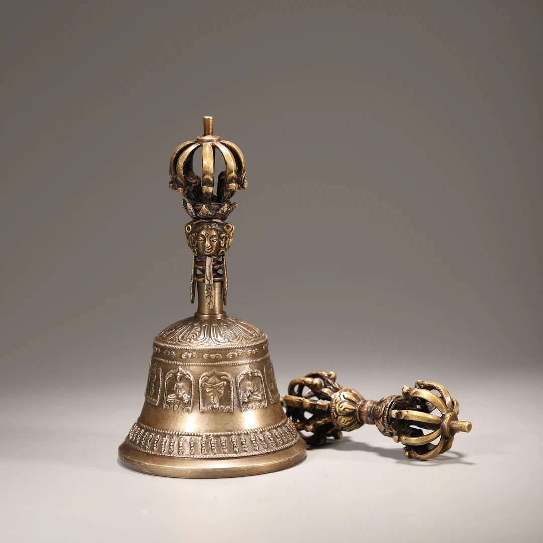 Lot10清代 金刚铃金刚杵一对摆件