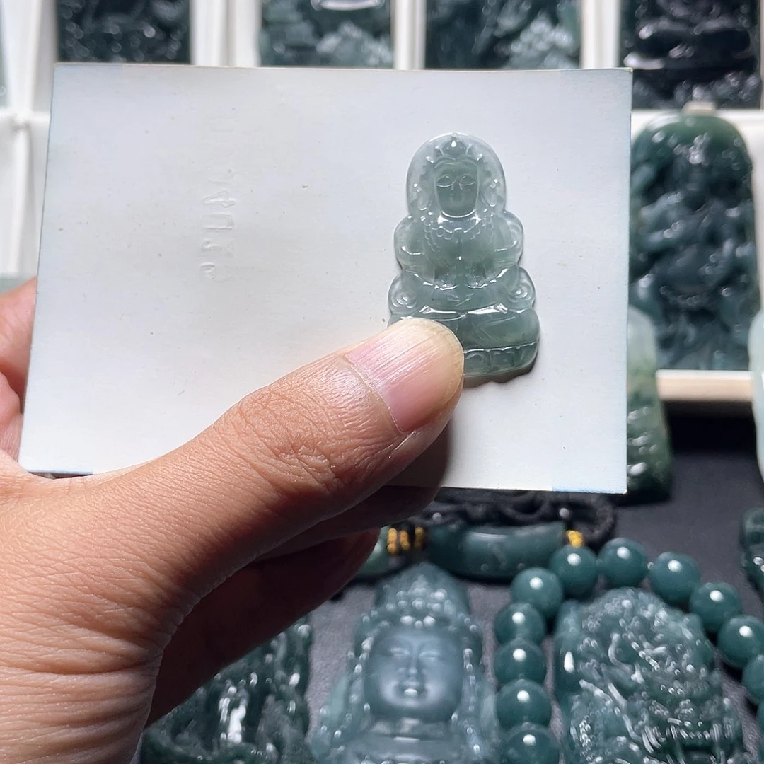 翡翠未镶嵌颈饰度母
