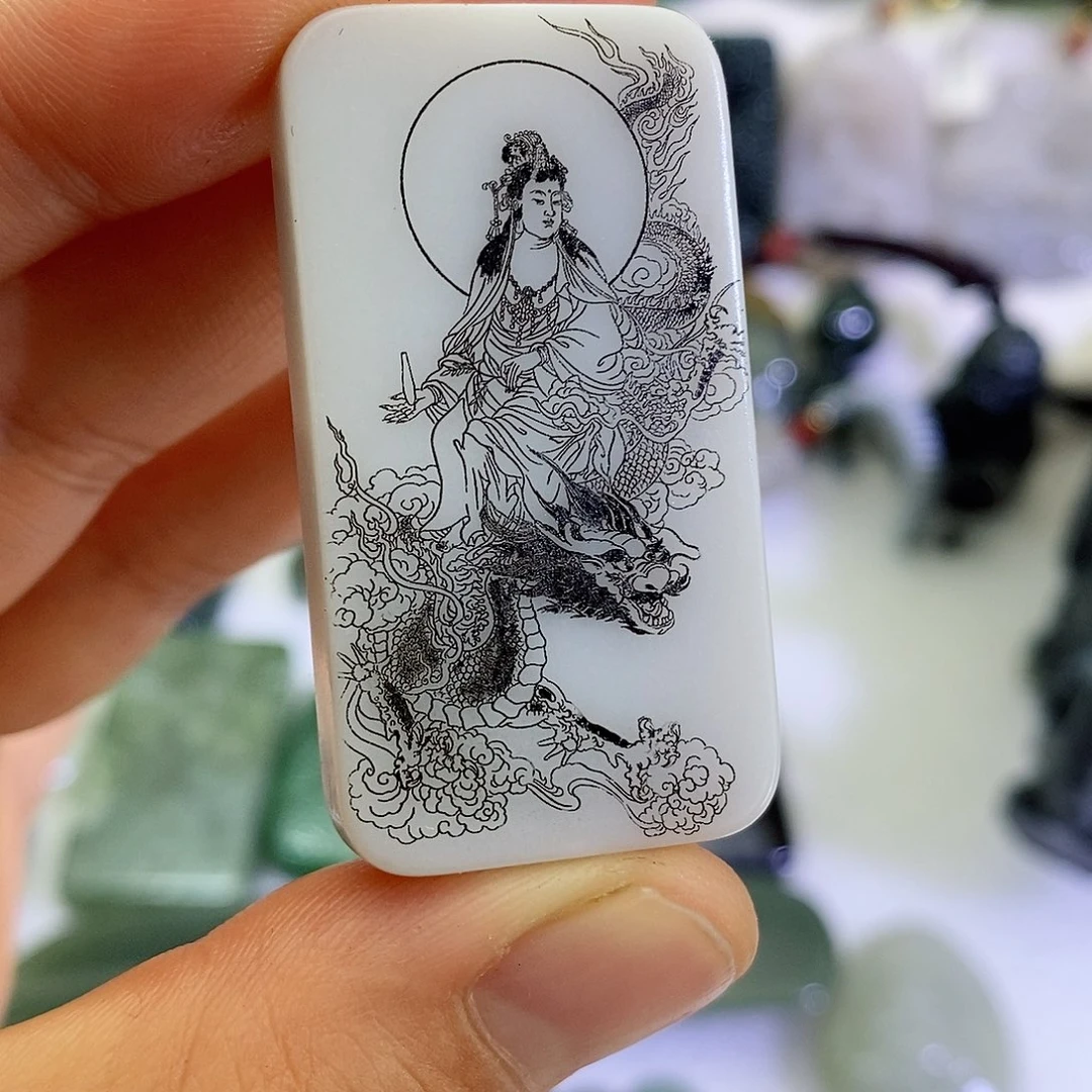 和田玉（糖玉）颈饰足铂镶嵌