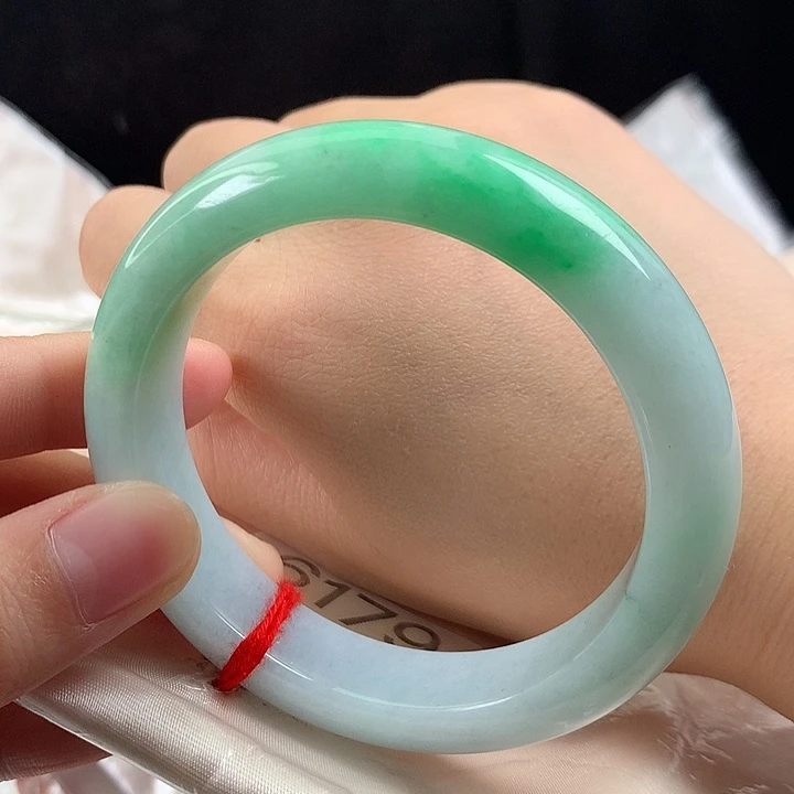 翡翠未镶嵌手镯57有瑕