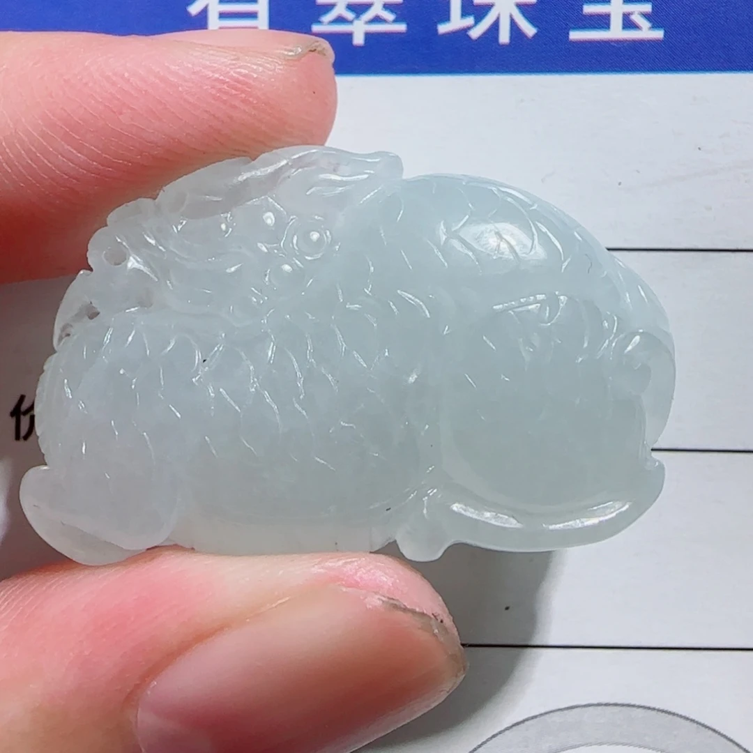翡翠未镶嵌颈饰麒麟