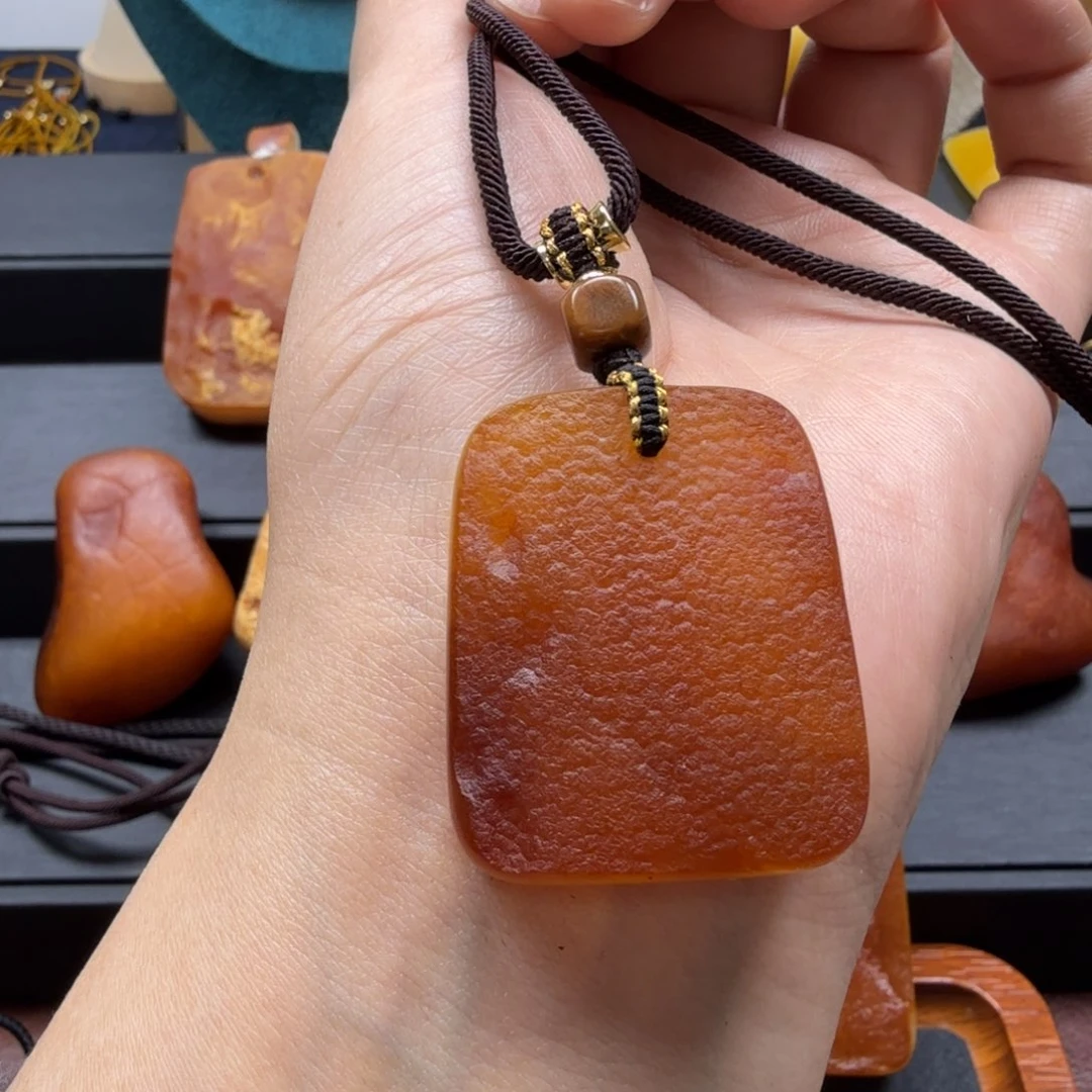 琥珀吊坠(赠链)未镶嵌