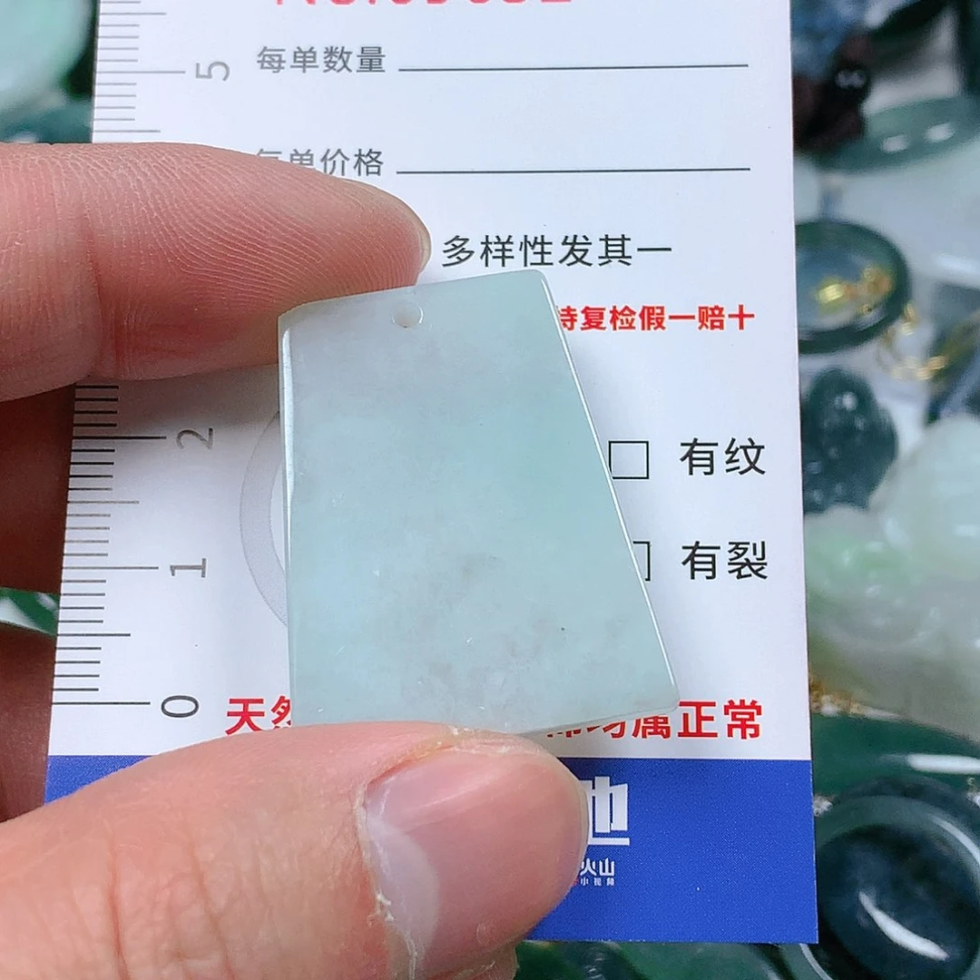 翡翠颈饰未镶嵌天然翡翠