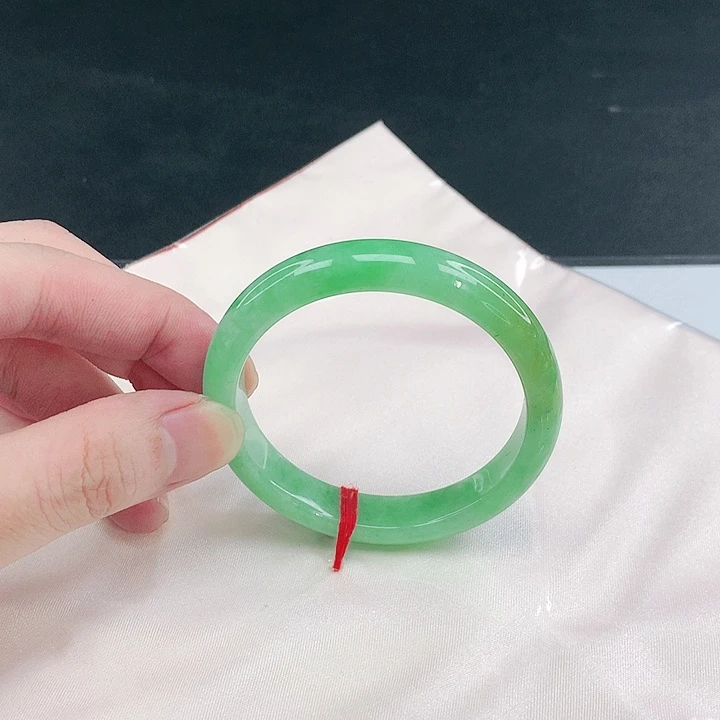 翡翠未镶嵌手镯圈52。14075