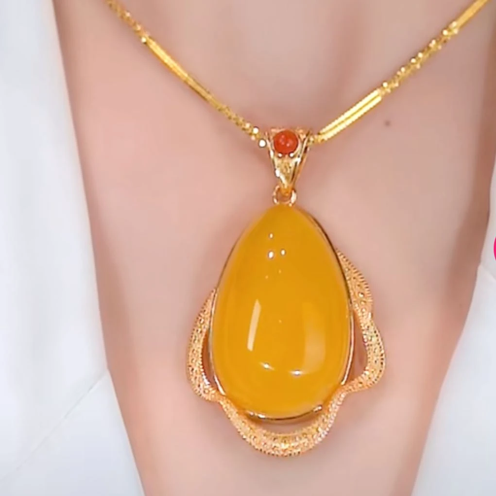 铜合金项链 新款鸡油黄色吊坠毛衣链项链复古民族风大圆形无事牌