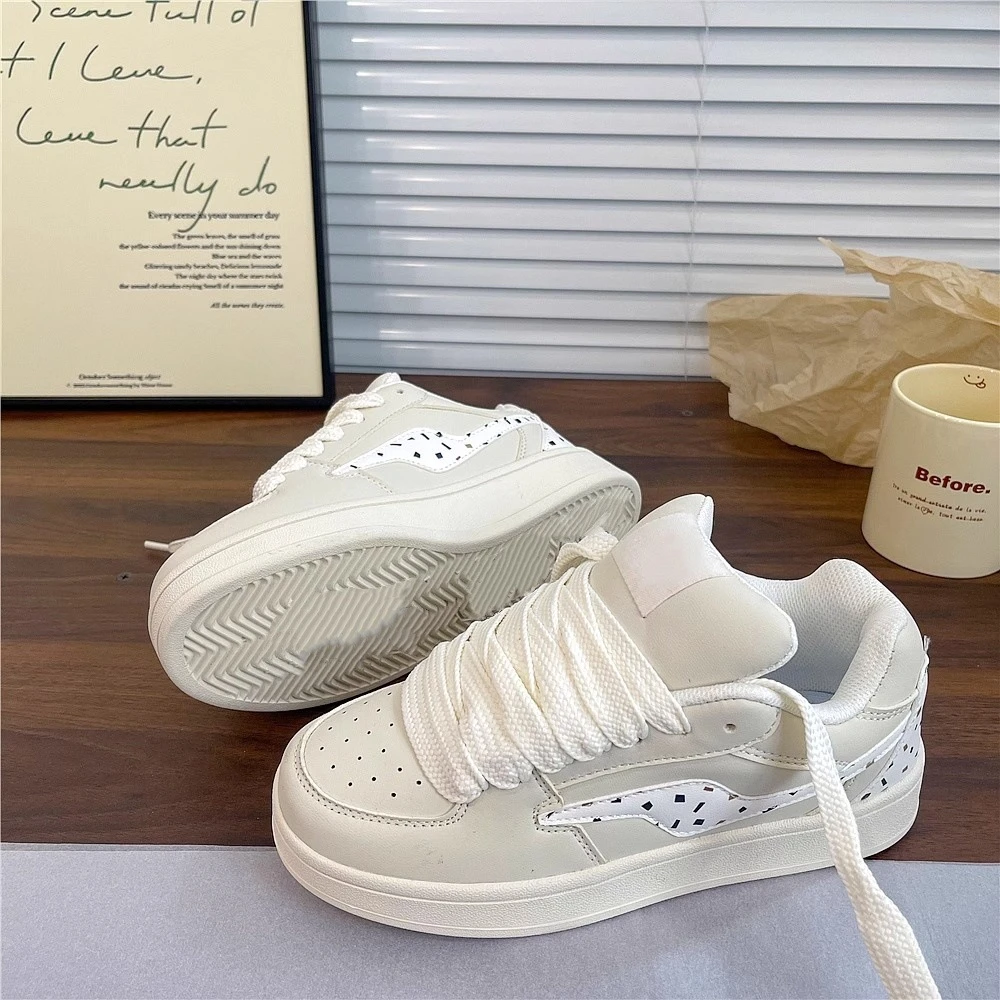 白鞋时尚韩版小众奶白面包鞋女ins潮2025秋季新款学生春季休闲板