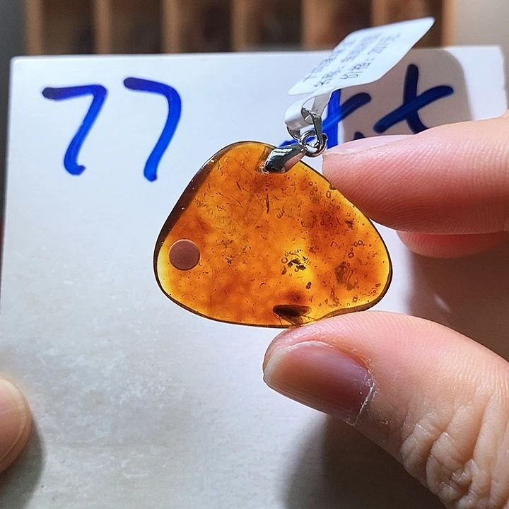 未镶嵌颈饰琥珀琥珀虫珀福利