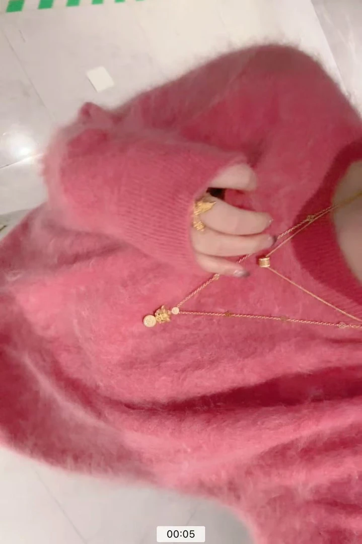 1856佳选冬季新款高级感气质圆领纯色拉绒工艺上衣