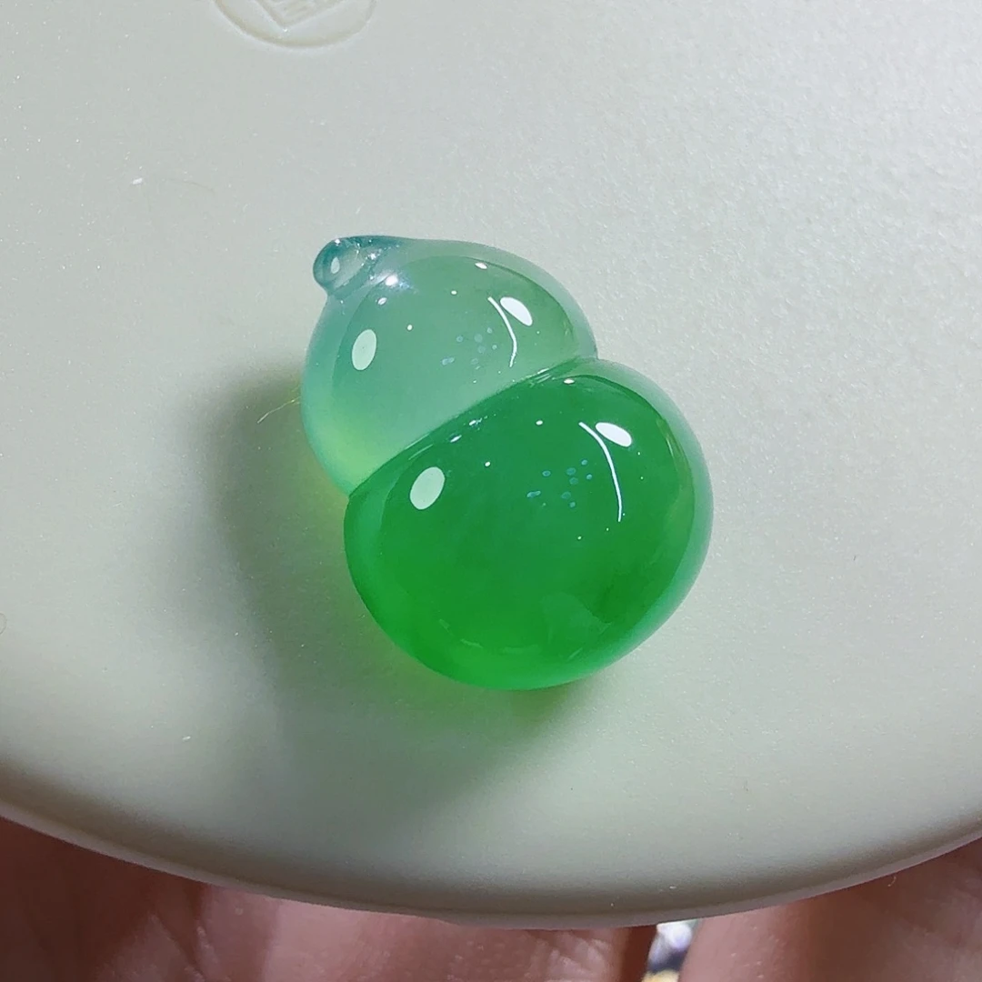 翡翠未镶嵌颈饰葫芦