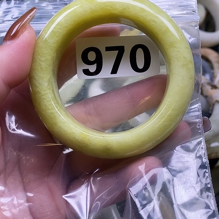 桐***彤蛇纹石玉未镶嵌手镯