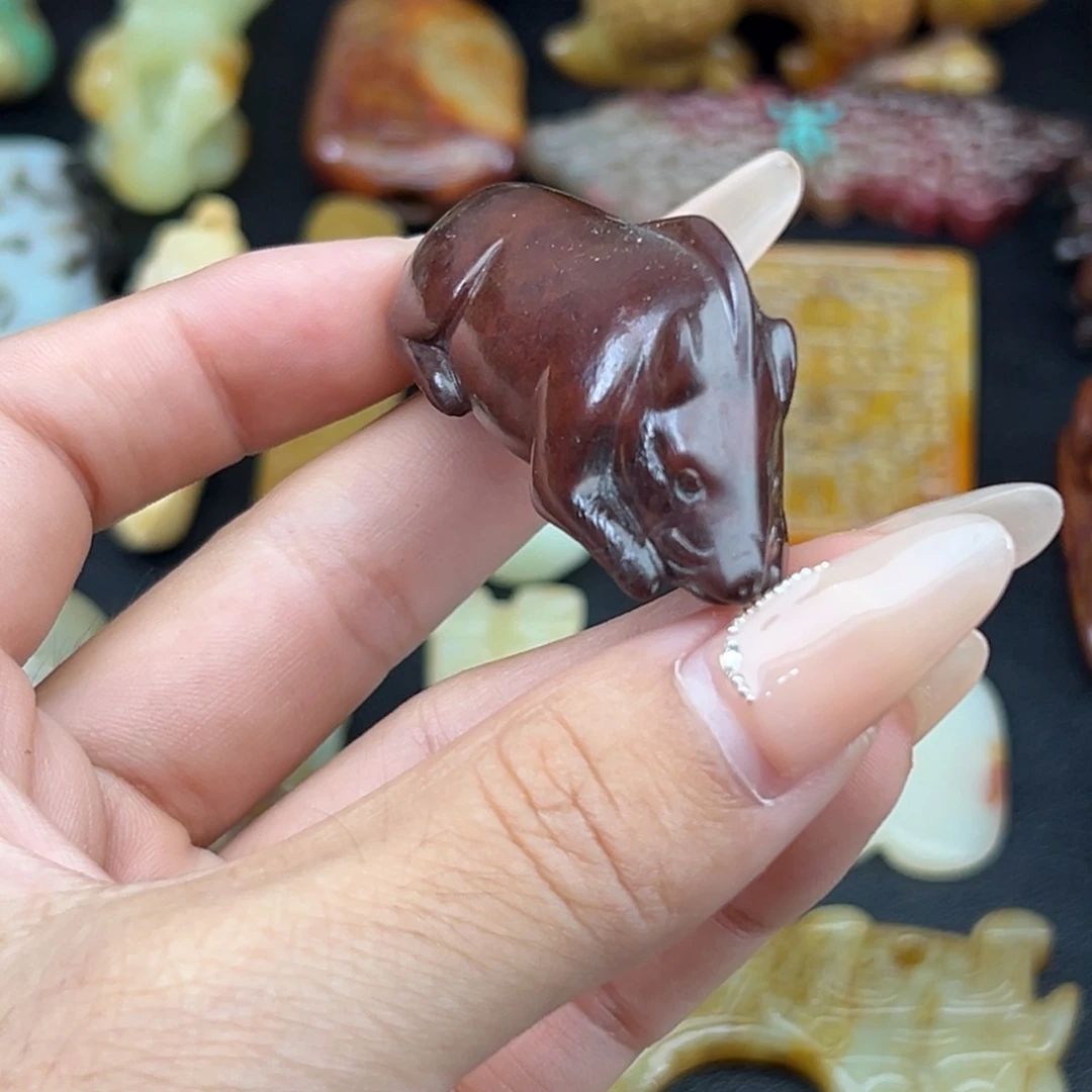 颈饰未镶嵌和田玉（糖玉）