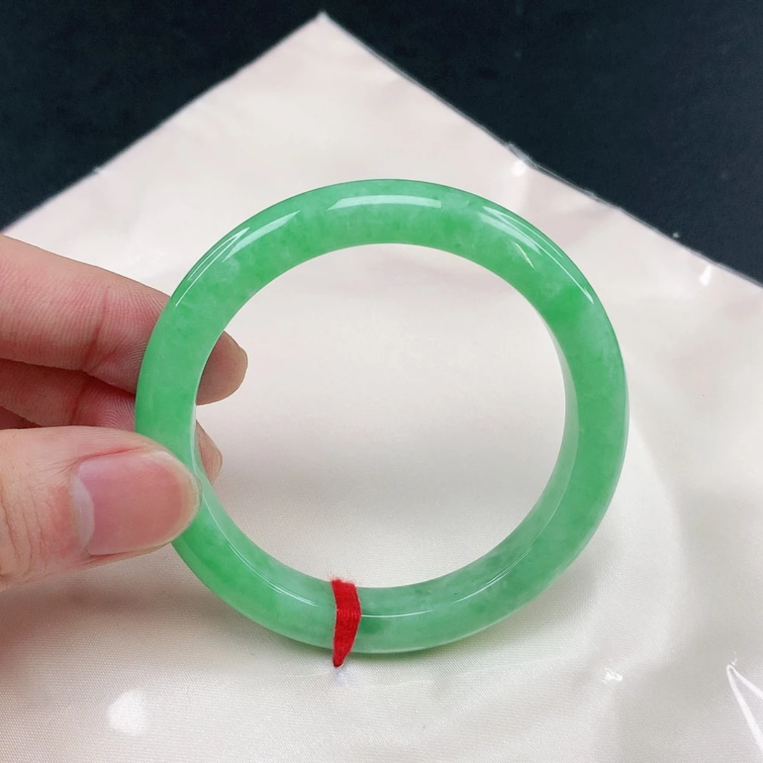 翡翠手镯未镶嵌圈53。1405