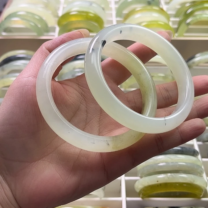 心***尖蛇纹石玉未镶嵌手镯