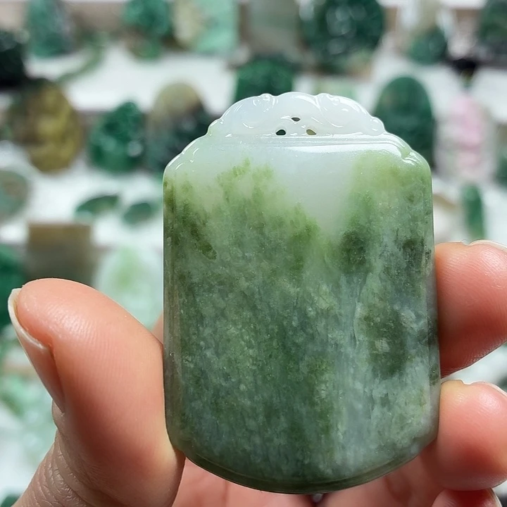 独山玉未镶嵌吊坠