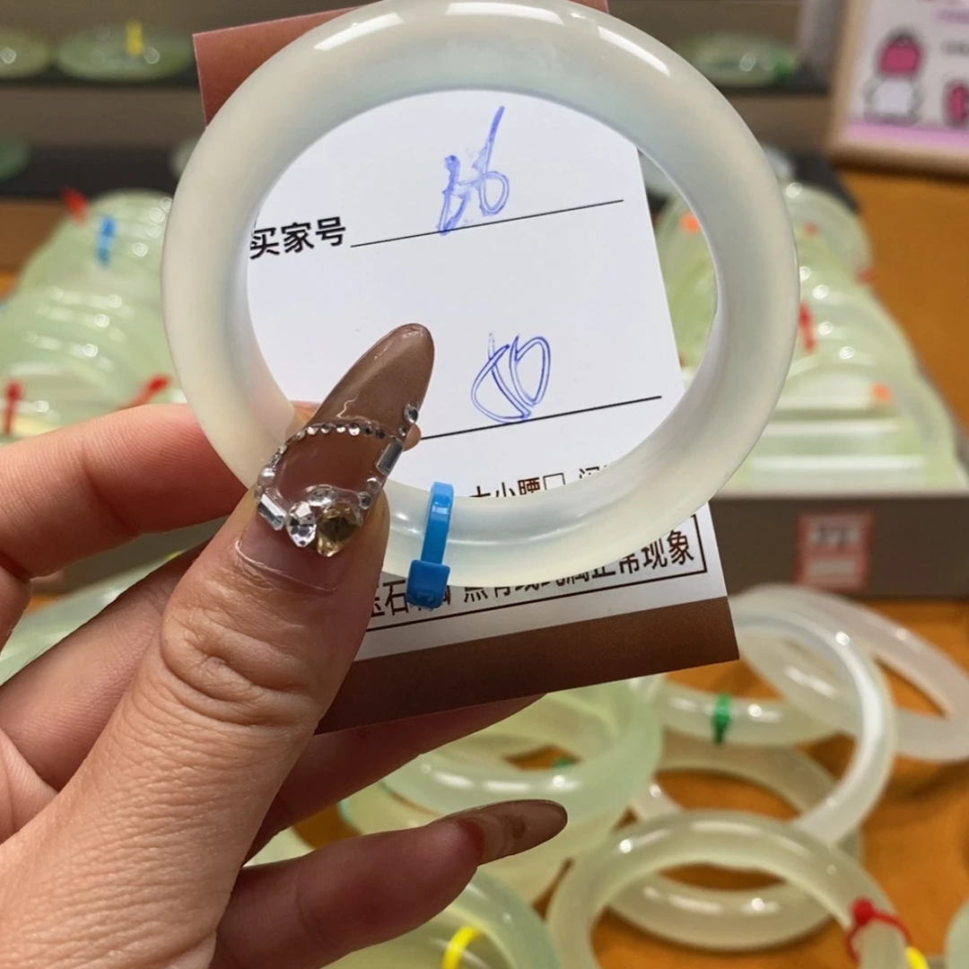 巴***拉未镶嵌蛇纹石玉手镯