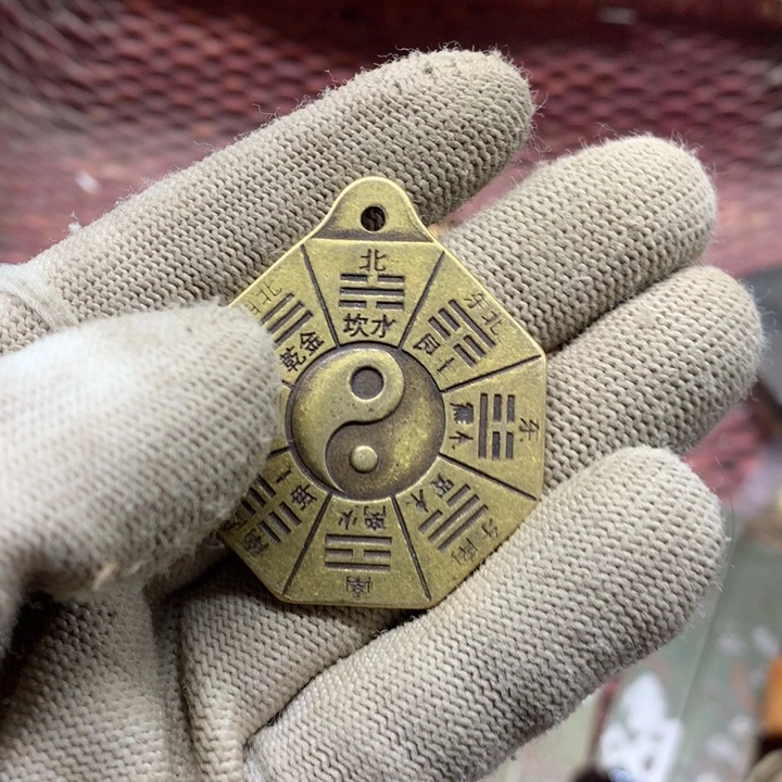 手工艺品琉璃就坐上公交线路将