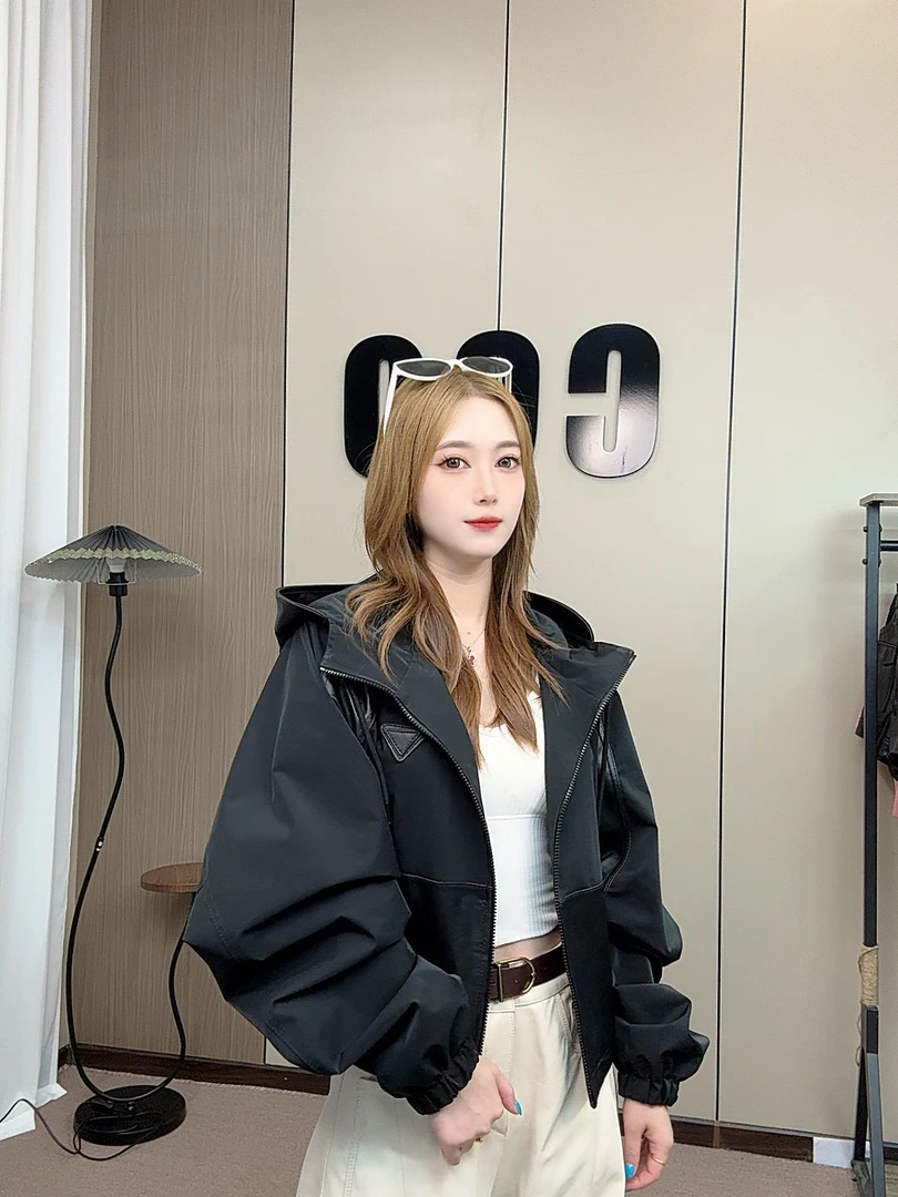 黑色拼皮外套连帽贴标宽松短款休闲欧货上衣2025新款显瘦夹克外套