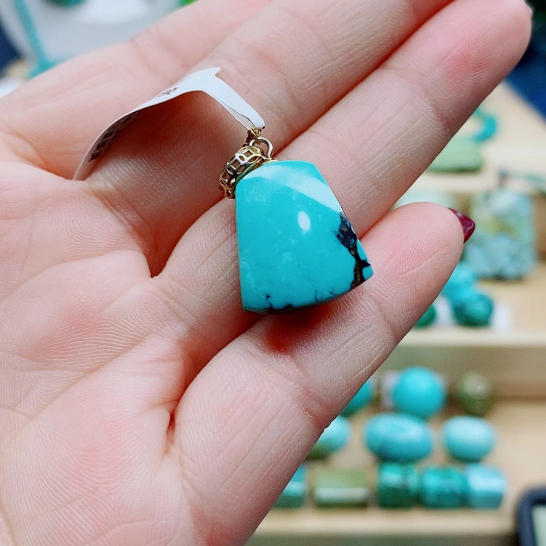 绿松石未镶嵌颈饰