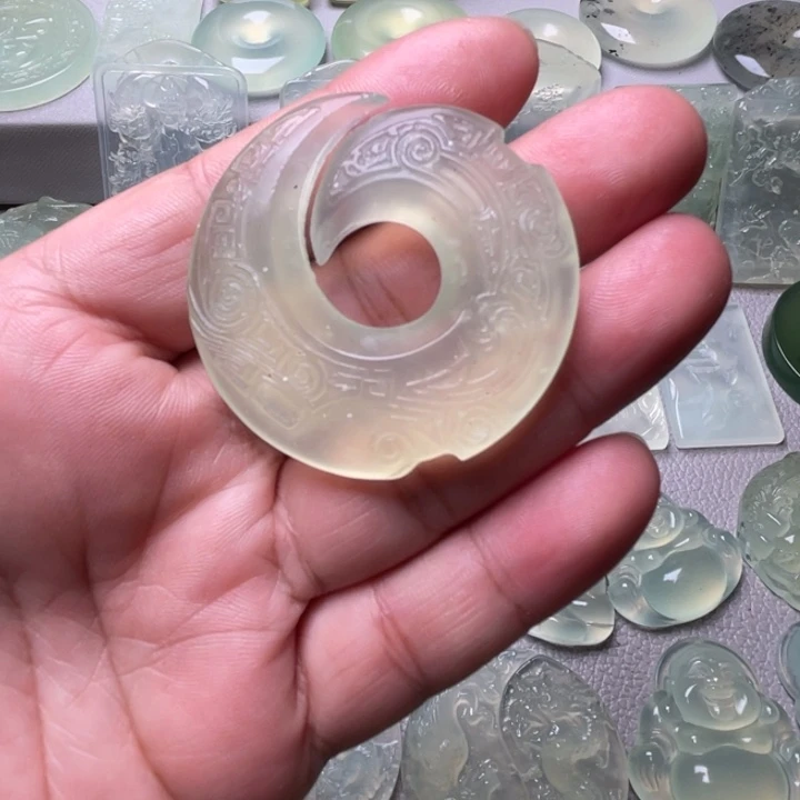 岫玉未镶嵌吊坠(赠链)