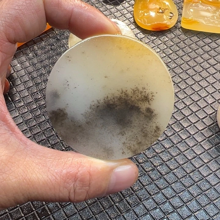 石英质玉（黄龙玉）颈饰未镶嵌