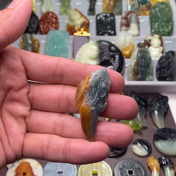 蛇纹石玉未镶嵌颈饰?****?