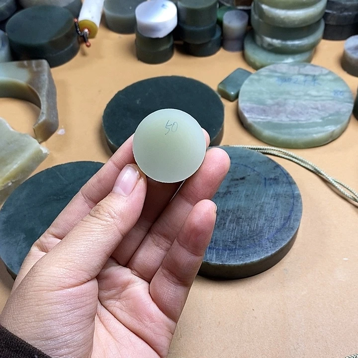 子***堃和田玉（糖玉）未镶嵌珠宝半成品