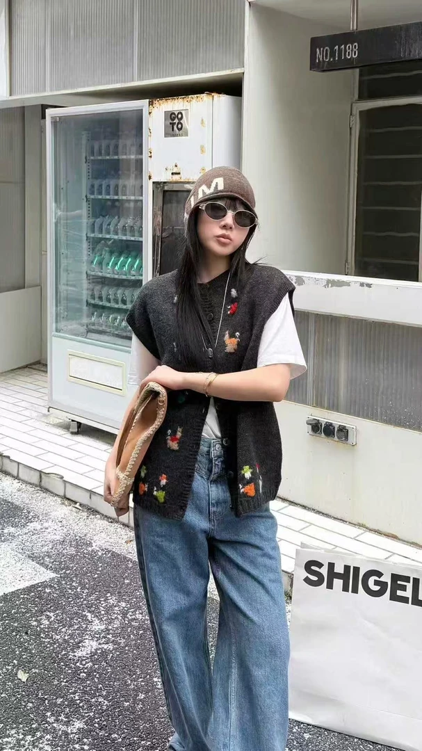 诗歌兰女装2025秋冬款法式卡通百搭时尚可爱羊毛针织马甲