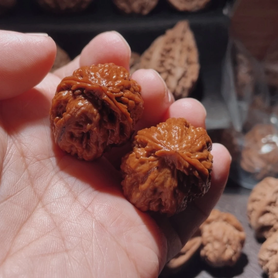 【闪购商品】文玩核桃把件东北楸子27