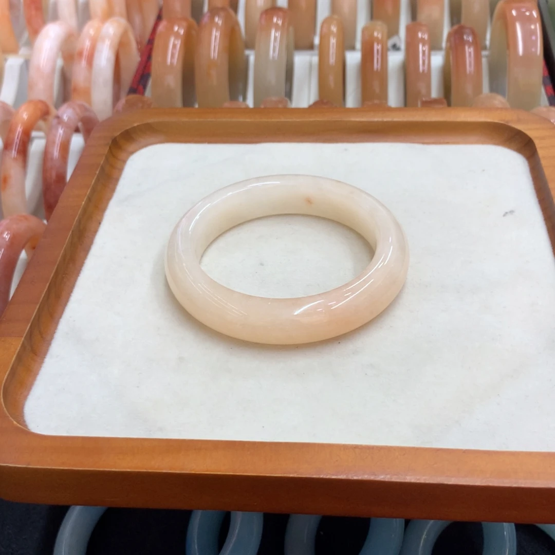 石英岩玉手镯未镶嵌