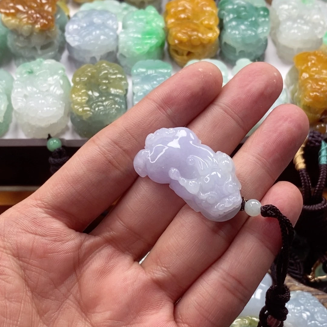 翡翠未镶嵌颈饰貔貅