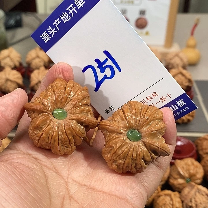 文玩核桃把件39.5镶嵌全品血麒麟251号