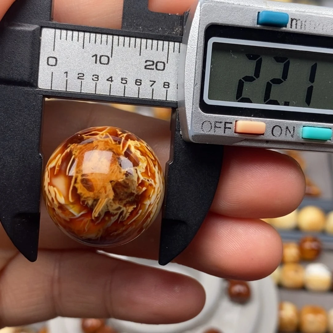 裸石琥珀未镶嵌圆珠