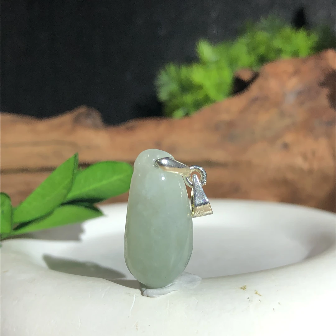 天然缅料A货翡翠福瓜吊坠/一件（微瑕）