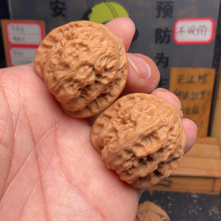 文玩核桃吊坠野狼38全品