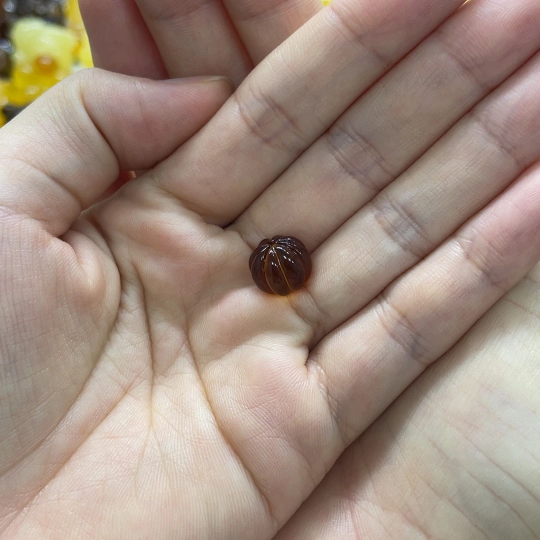 .****琥珀未镶嵌裸石存