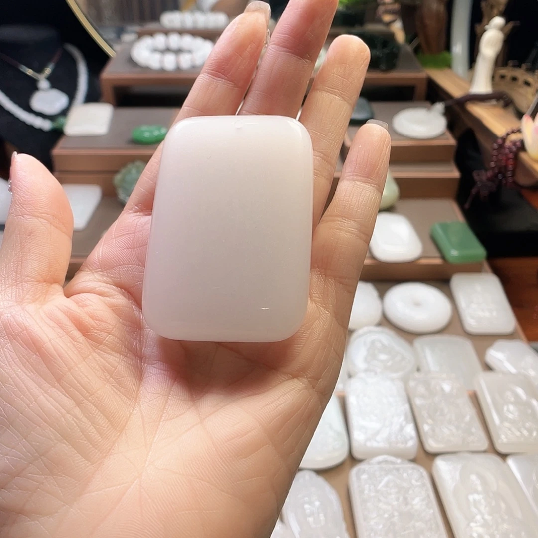 延***客石英质玉（金丝玉）未镶嵌颈饰新疆金丝玉