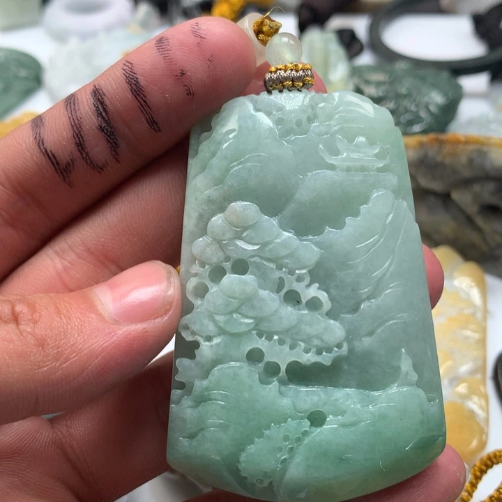 翡翠未镶嵌颈饰保真天然a货翡翠