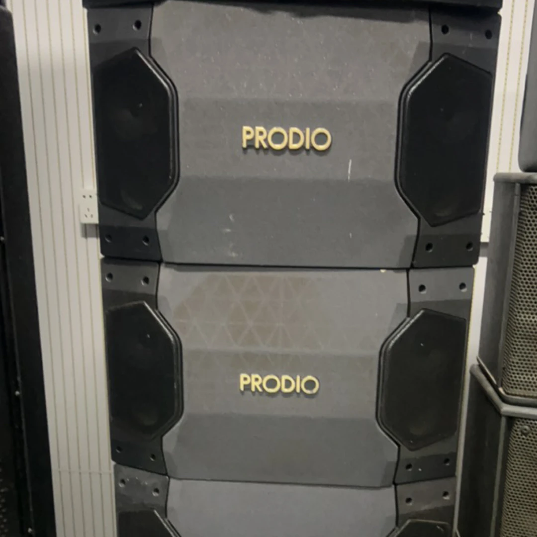 8新  不包邮  一对箱 不保修