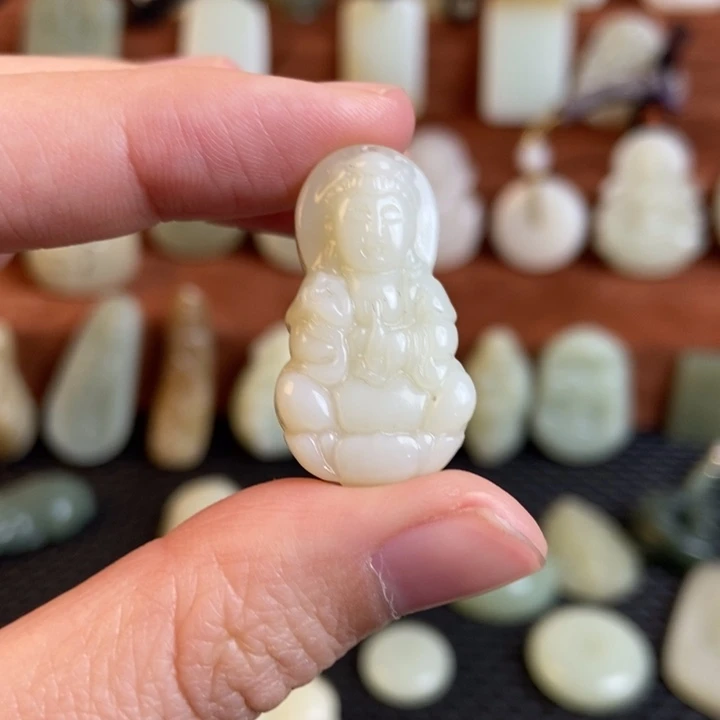 和田玉未镶嵌颈饰