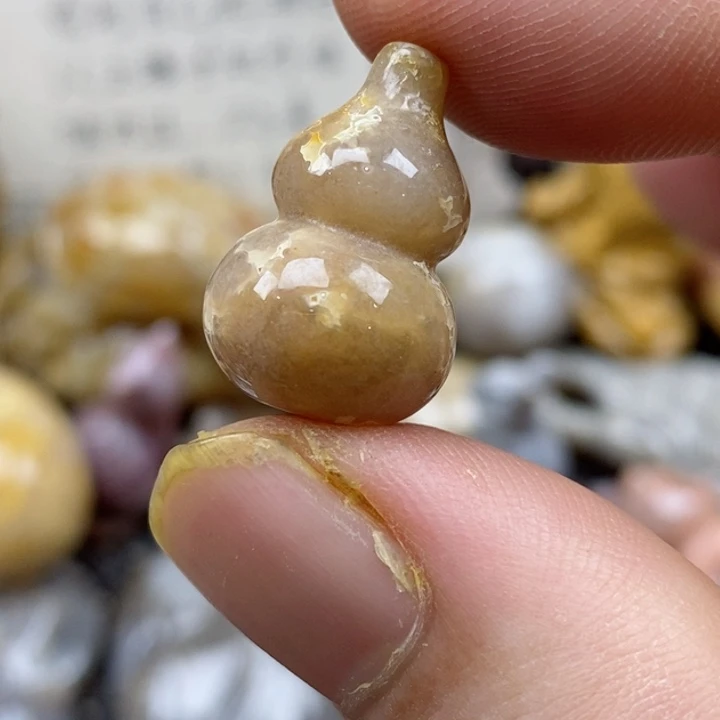 颈饰未镶嵌硅化珊瑚（珊瑚玉）开**笑没打孔 小