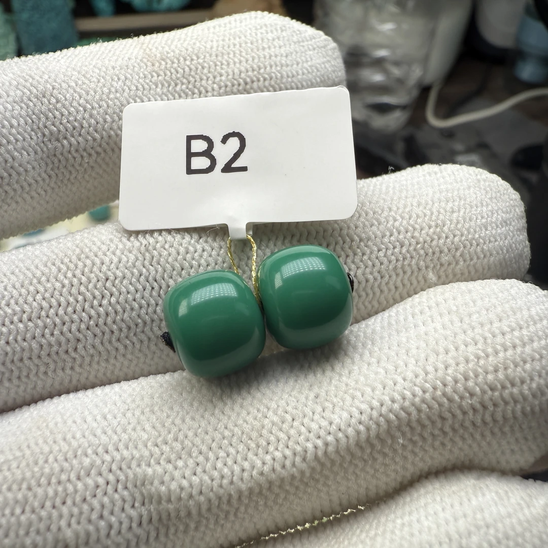 B2金龙山玉化翡翠绿对珠10mm