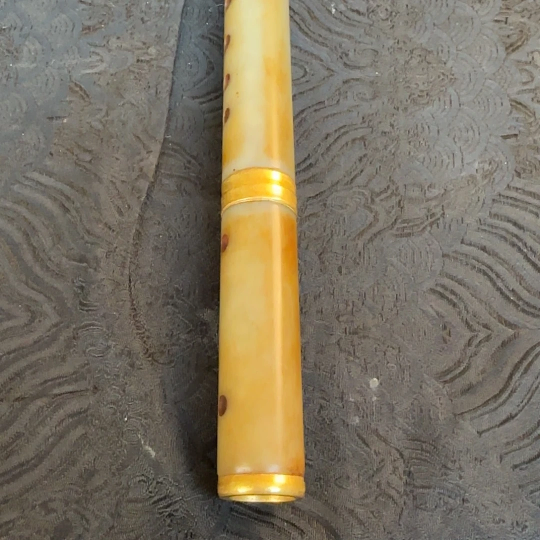 春***鸽和田玉（糖玉）未镶嵌颈饰