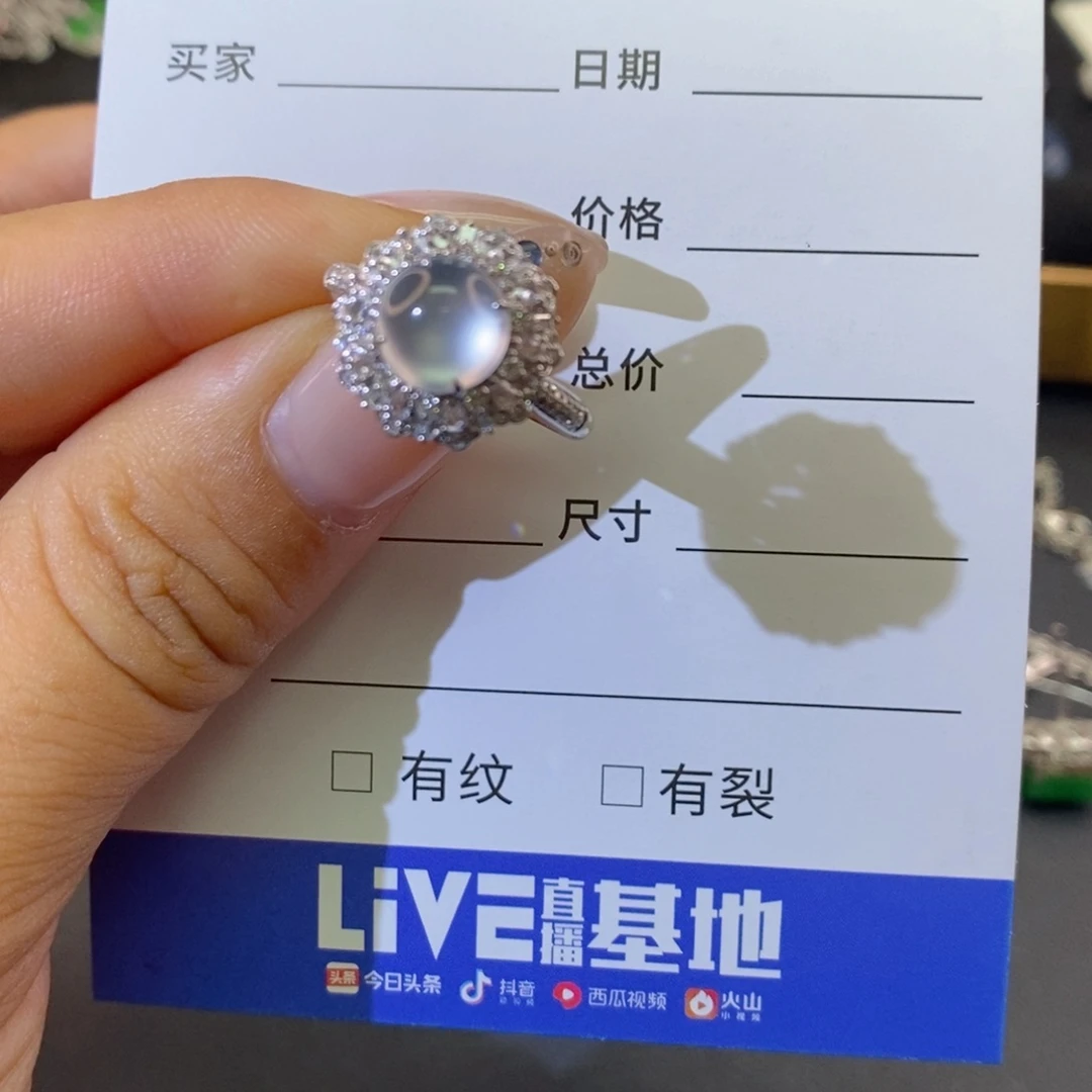 颈饰18K金镶嵌翡翠