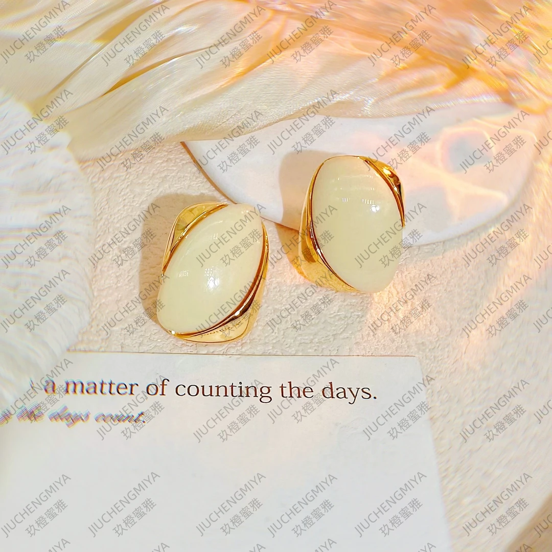 铜合金耳饰 晨露S202秋冬高级感百搭气质高贵上档次复古港风耳环