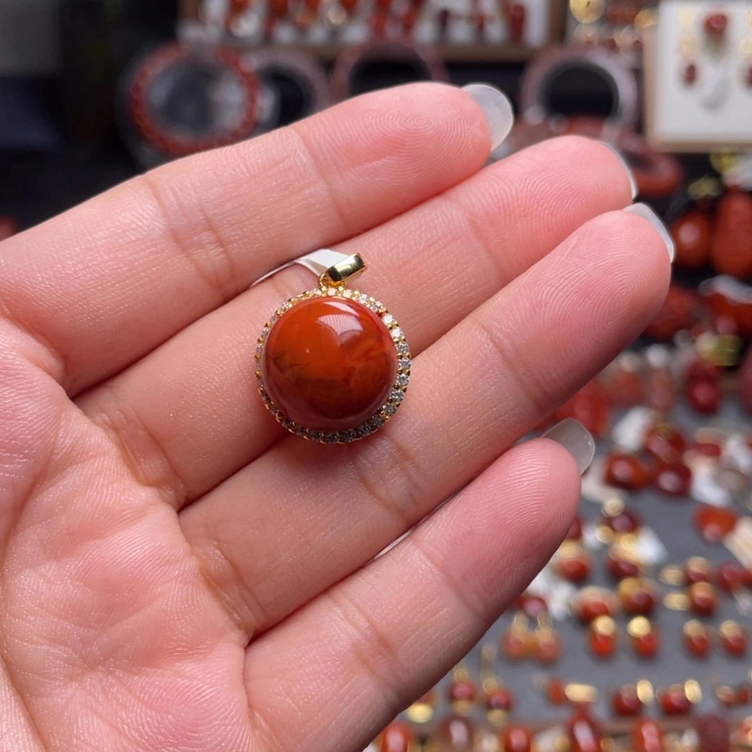 南红玛瑙银S925镶嵌圆蛋面吊坠